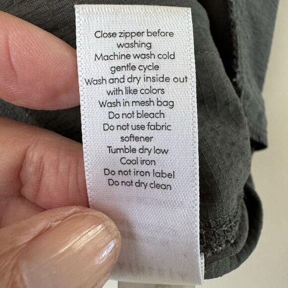 ATHLETA Charcoal NYLON SPANDEX SHORTS WITH ZIPPERED POCKETS SIZE 4 - Picture 9 of 10